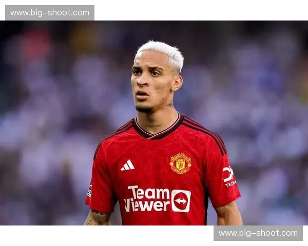 曼联新中后卫崛起分析：如何填补防线空缺助力球队重回巅峰